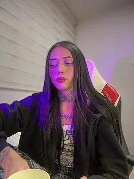 ANDREA FERRY online show from 28, 2, 2025