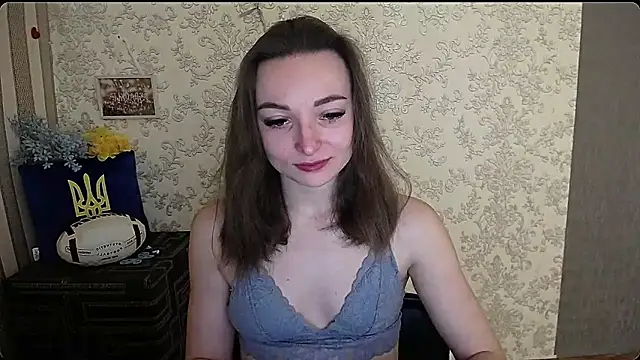  Barbie Kiss  online show from 8, 1, 2025