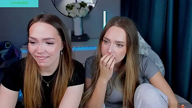 Snapshot of YaraKroft_ chatting on 16, 12, 2025 YaraKroft online show from 16, 12, 2025