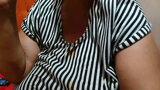 Snapshot of tinagiant chatting on 12, 10, 2025 tinagiant online show from 12, 10, 2025