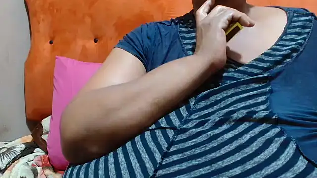 Snapshot of tinagiant chatting on 14, 10, 2025 tinagiant online show from 14, 10, 2025