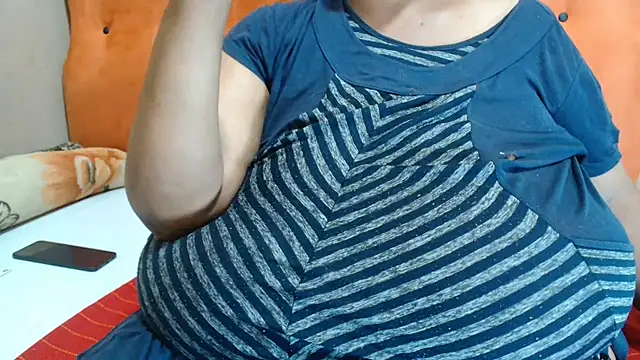 Snapshot of tinagiant chatting on 15, 10, 2025 tinagiant online show from 15, 10, 2025