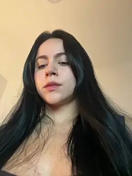 Snapshot of CoralineKam1 chatting on 1, 3, 2025 CoralineKam1 online show from 1, 3, 2025