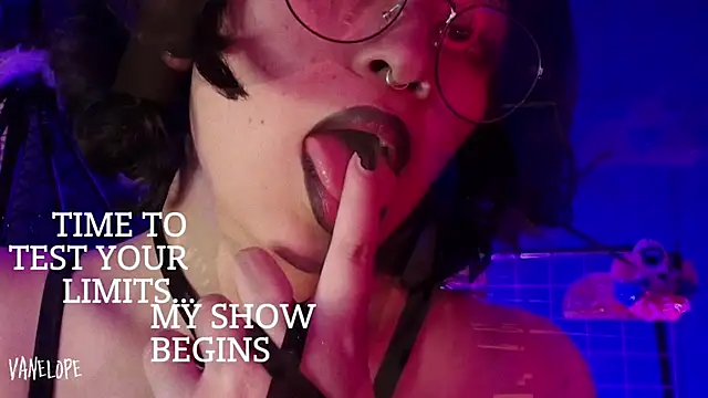 Snapshot of vanelope11 chatting on 25, 10, 2025 vanelope11 online show from 25, 10, 2025