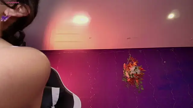 Snapshot of vanelope11 chatting on 28, 10, 2025 vanelope11 online show from 28, 10, 2025