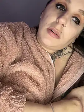 Snapshot of menaceswife chatting on 1, 3, 2025 menaceswife online show from 1, 3, 2025