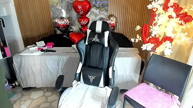 Danna topless online show from 11, 3, 2026