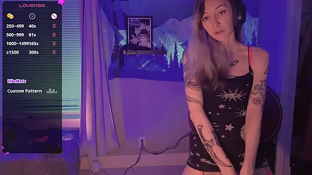 lovelylucyy online show from 3, 1, 2025