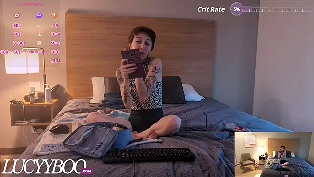 lovelylucyy online show from 13, 10, 2025