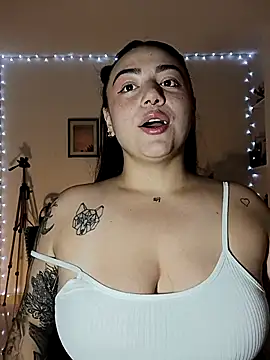 Snapshot of helena_smith chatting on 13, 2, 2025 helena smith online show from 13, 2, 2025