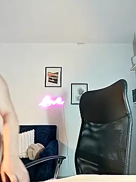 Snapshot of helena_smith chatting on 5, 11, 2025 helena smith online show from 5, 11, 2025