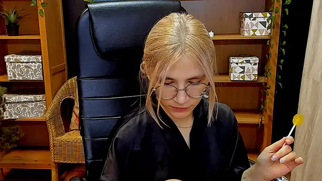 Moon13152 online show from 7, 12, 2024
