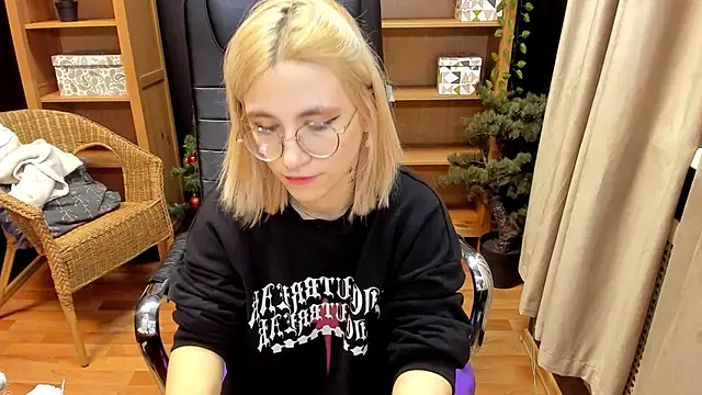 Moon13152 online show from 24, 12, 2024