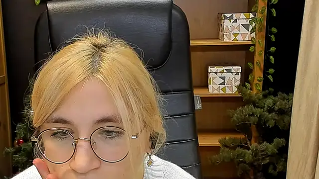 Moon13152 online show from 26, 12, 2024