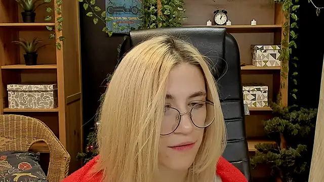 Moon13152 online show from 26, 1, 2025