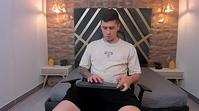 Yeiko Romero  online show from 13, 1, 2025