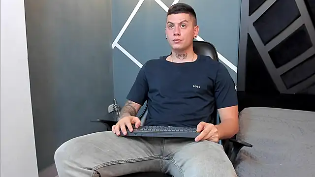 Yeiko Romero  online show from 18, 1, 2025