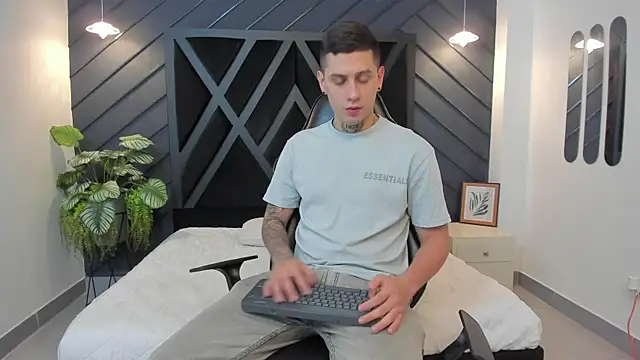 Yeiko Romero  online show from 30, 1, 2025