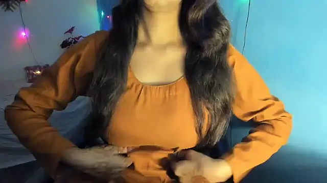 Snapshot of aarjulove chatting on 7, 11, 2025 aarjulove online show from 7, 11, 2025