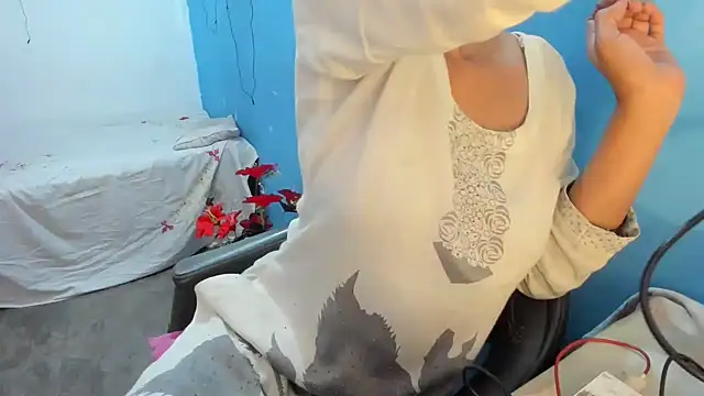 Snapshot of aarjulove chatting on 28, 11, 2025 aarjulove online show from 28, 11, 2025