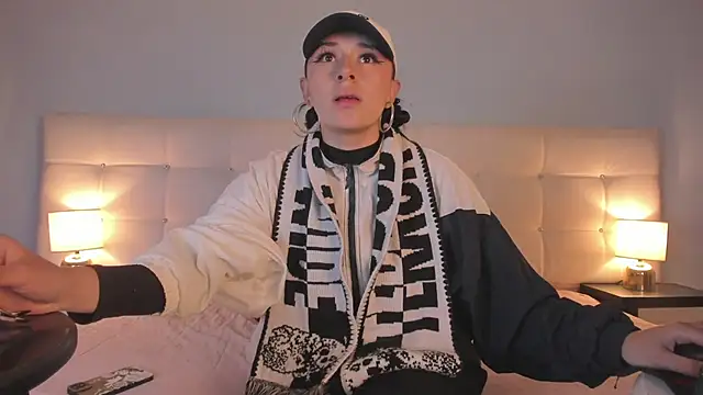 Zowi Hottiee online show from 5, 2, 2025