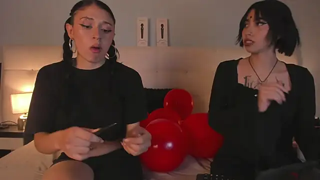 Zowi Hottiee online show from 13, 2, 2025