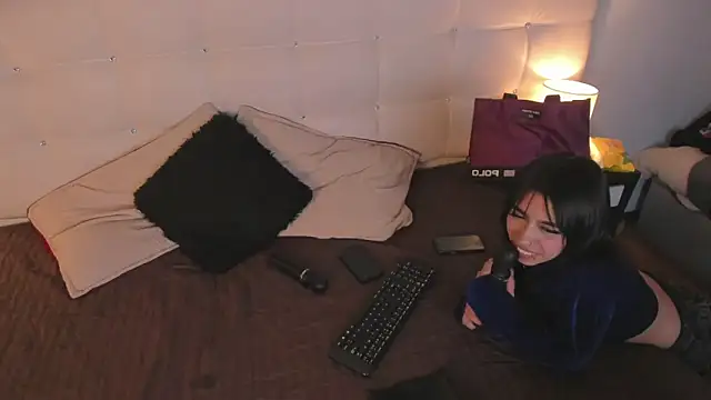 Zowi Hottiee online show from 19, 2, 2025