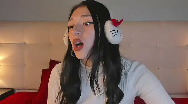 Zowi Hottiee online show from 5, 3, 2025