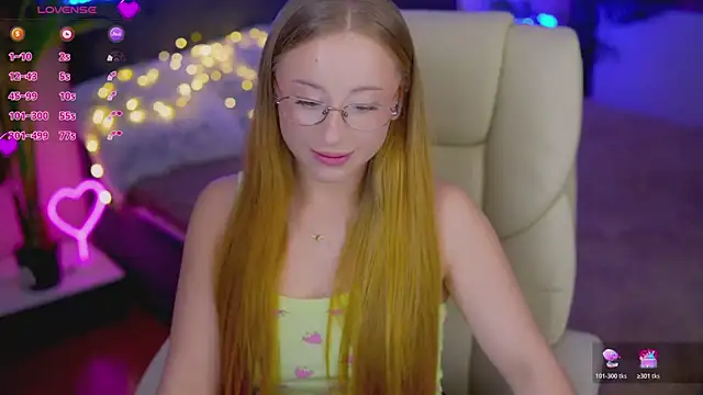 Snapshot of SilverrMoon chatting on 20, 10, 2025 SilverrMoon online show from 20, 10, 2025