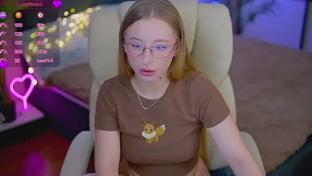 Snapshot of SilverrMoon chatting on 21, 10, 2025 SilverrMoon online show from 21, 10, 2025