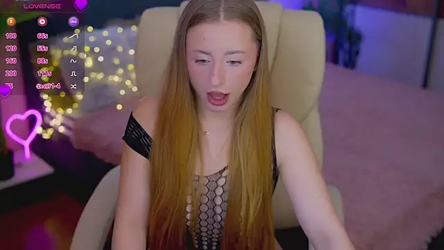 Snapshot of SilverrMoon chatting on 31, 10, 2025 SilverrMoon online show from 31, 10, 2025