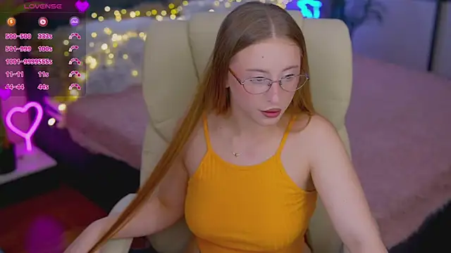 Snapshot of SilverrMoon chatting on 3, 11, 2025 SilverrMoon online show from 3, 11, 2025