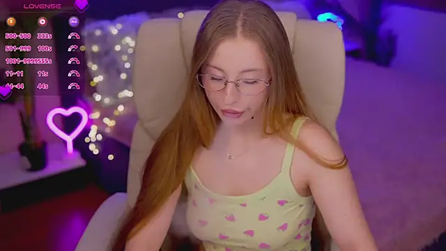 Snapshot of SilverrMoon chatting on 15, 11, 2025 SilverrMoon online show from 15, 11, 2025