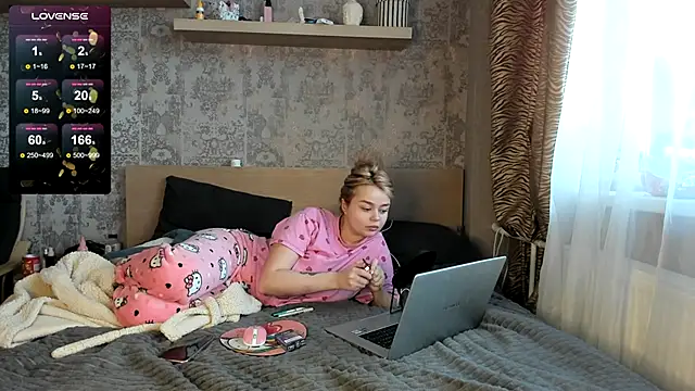 Snapshot of purebeautie13 chatting on 30, 12, 2024 purebeautie13 online show from 30, 12, 2024