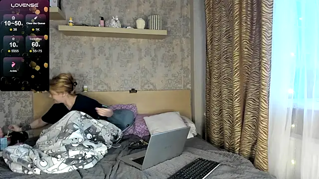 Snapshot of purebeautie13 chatting on 16, 1, 2025 purebeautie13 online show from 16, 1, 2025