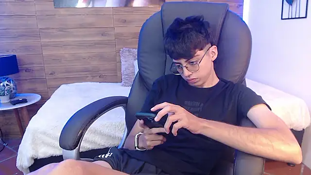 jhoellx online show from 5, 12, 2024