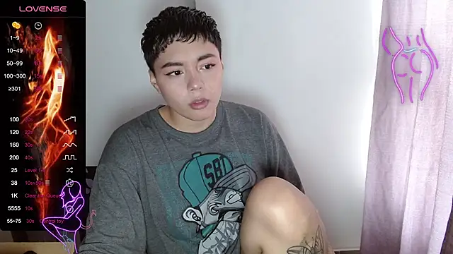 Snapshot of TRIXIE_TANG28 chatting on 23, 2, 2025 TRIXIE TANG28 online show from 23, 2, 2025