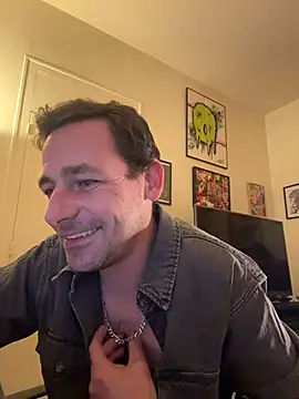 Snapshot of defbond420 chatting on 17, 11, 2025 defbond420 online show from 17, 11, 2025