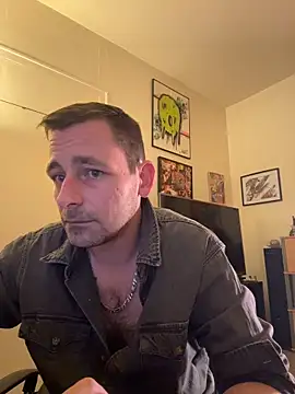 Snapshot of defbond420 chatting on 18, 11, 2025 defbond420 online show from 18, 11, 2025