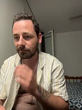 Snapshot of defbond420 chatting on 17, 12, 2025 defbond420 online show from 17, 12, 2025