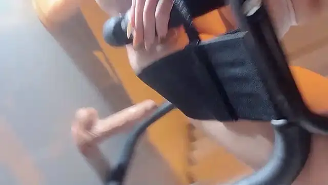 Snapshot of Krismil3 chatting on 10, 11, 2025 Krismil3 online show from 10, 11, 2025