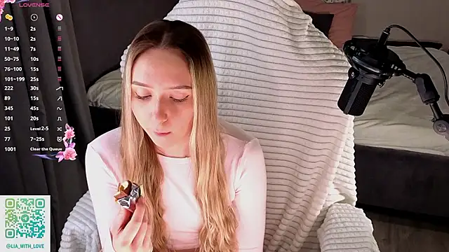 HollisBeckett online show from 14, 2, 2026