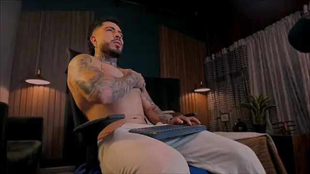 LeoSalvatore  online show from 30, 1, 2025