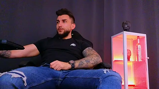 MightyAaron66 online show from 6, 2, 2025