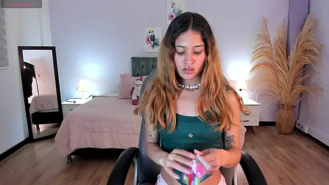 Snapshot of Tamy_edwards chatting on 19, 11, 2025 Tamy edwards online show from 19, 11, 2025