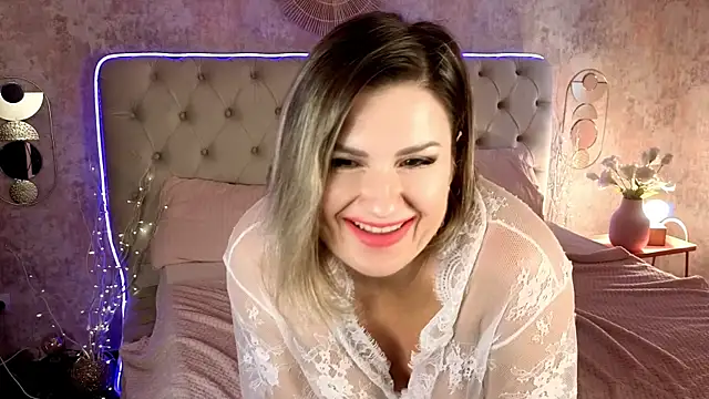 KiraRoxx online show from 2, 12, 2025