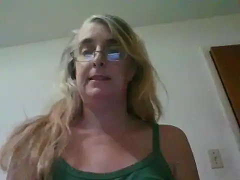 Emilylyn2501 online show from 13, 1, 2025