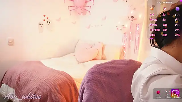 Snapshot of AbyWhitee chatting on 26, 10, 2025 AbyWhitee online show from 26, 10, 2025