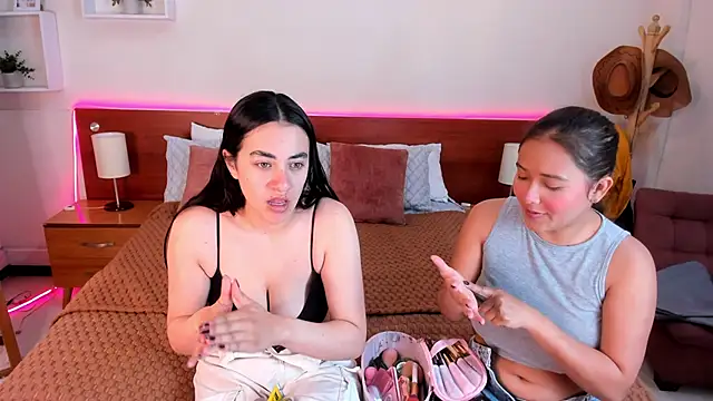 Snapshot of Icysweetcam chatting on 11, 10, 2025 Icysweetcam online show from 11, 10, 2025