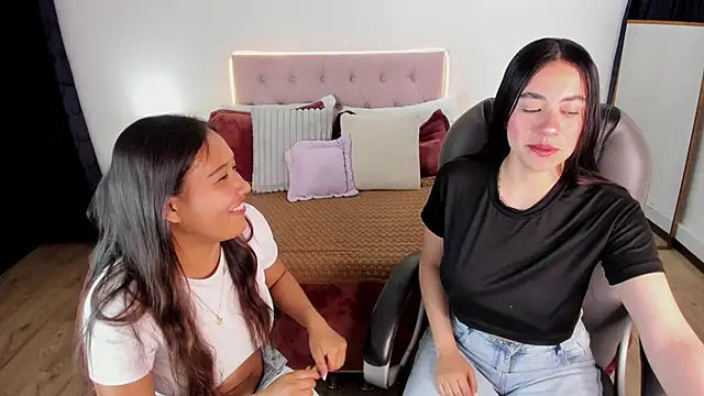 Snapshot of Icysweetcam chatting on 2, 11, 2025 Icysweetcam online show from 2, 11, 2025